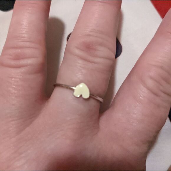Size 8 silver tone heart fashion ring - Picture 6 of 8